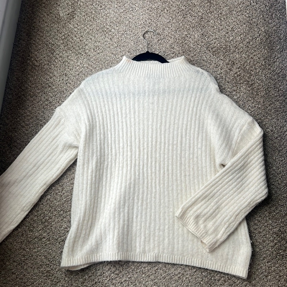 Forever 21 knit crème sweater
